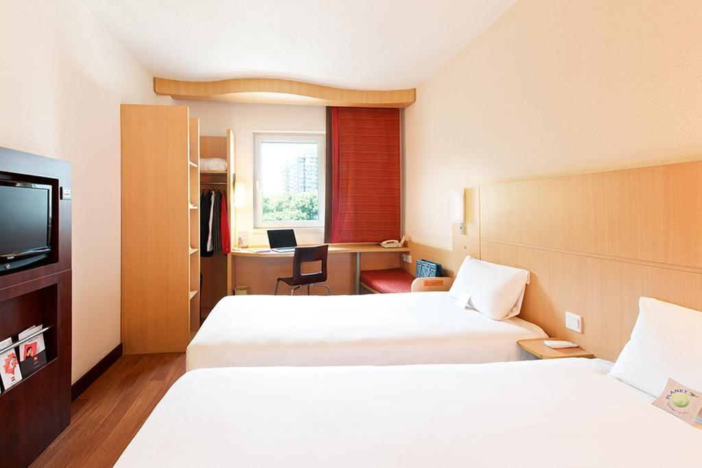Ibis Leshan City Center Номер фото